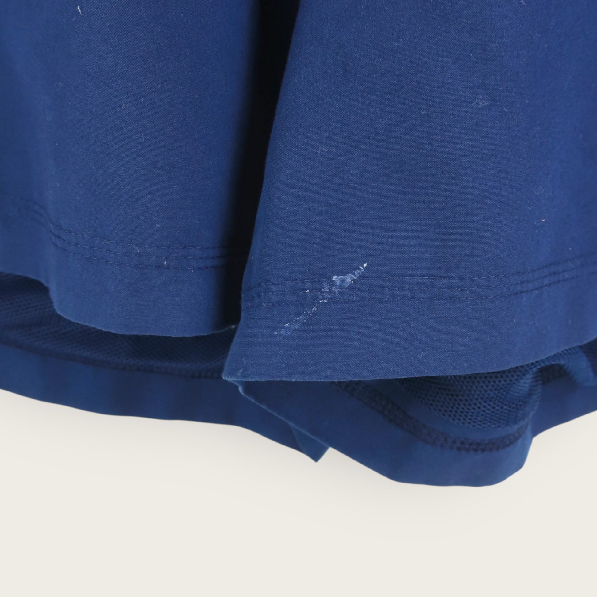 VINTAGE ADIDAS SHORTS - XL