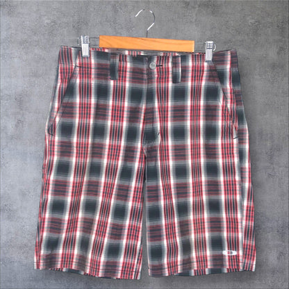 VINTAGE OAKLEY SHORTS - 32"