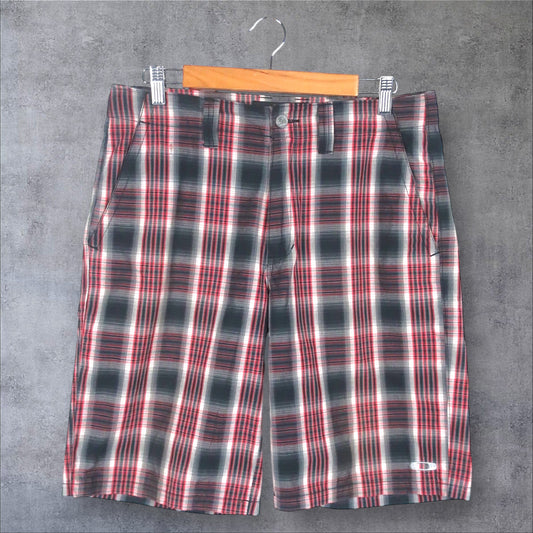 VINTAGE OAKLEY SHORTS - 32"
