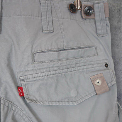 VINTAGE LEVI'S CARGO SHORTS - 34"