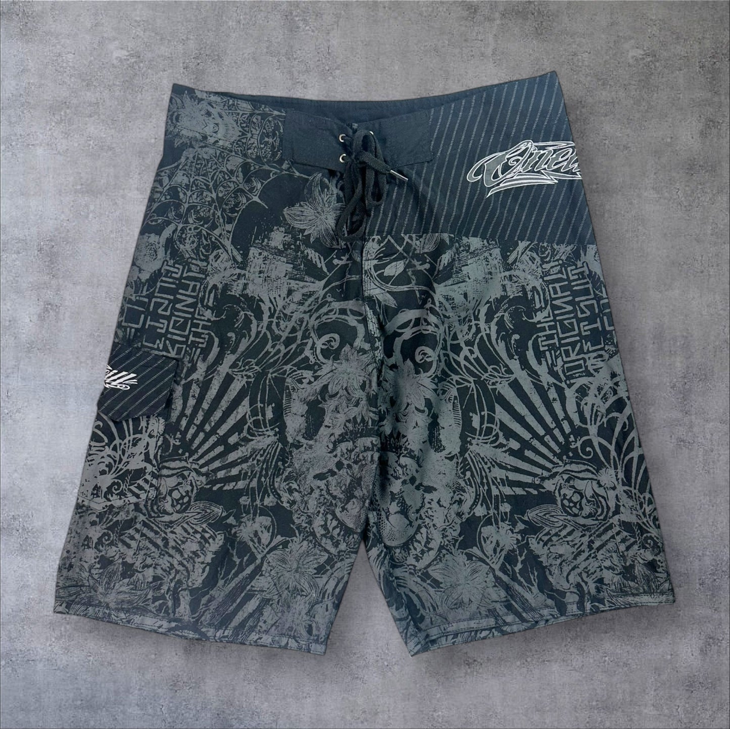 VINTAGE O'NEILL BOARD SHORTS - 34"