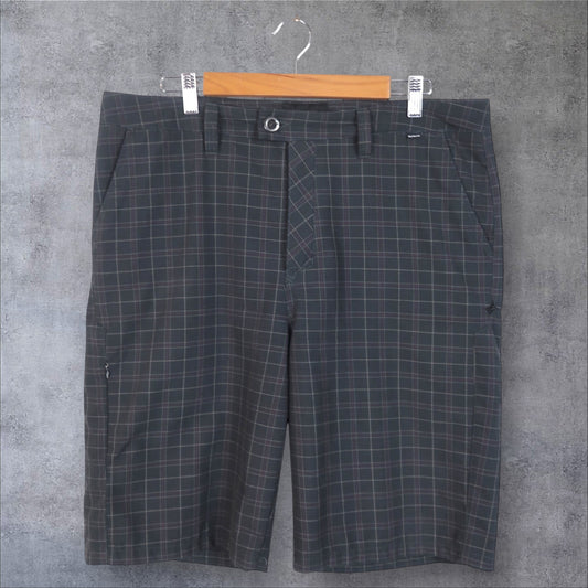VINTAGE HURLEY SHORTS - 34"