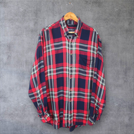 VINTAGE LONG-SLEEVE NAUTICA PLAID BUTTON-UP SHIRT - L/XL