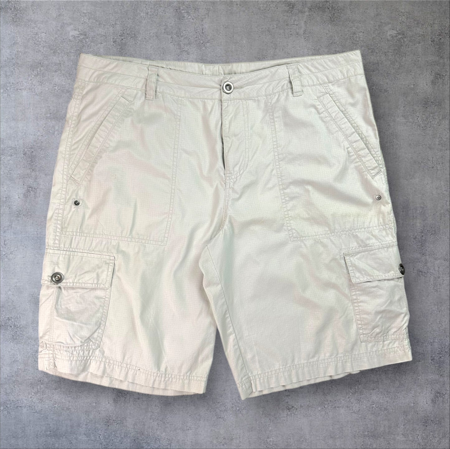 VINTAGE ADIDAS CARGO SHORTS - XL
