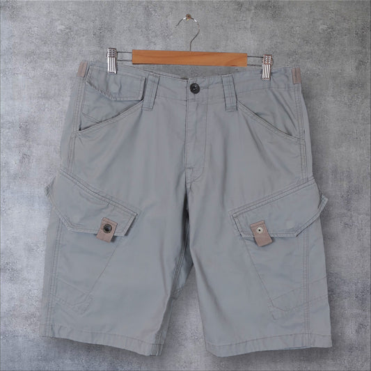 VINTAGE LEVI'S CARGO SHORTS - 34"
