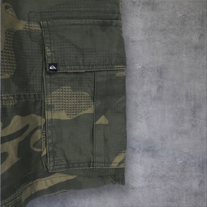 VINTAGE QUIKSILVER CARGO SHORTS - 32"