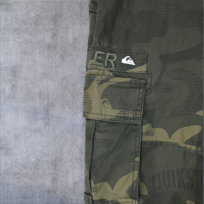 VINTAGE QUIKSILVER CARGO SHORTS - 32"
