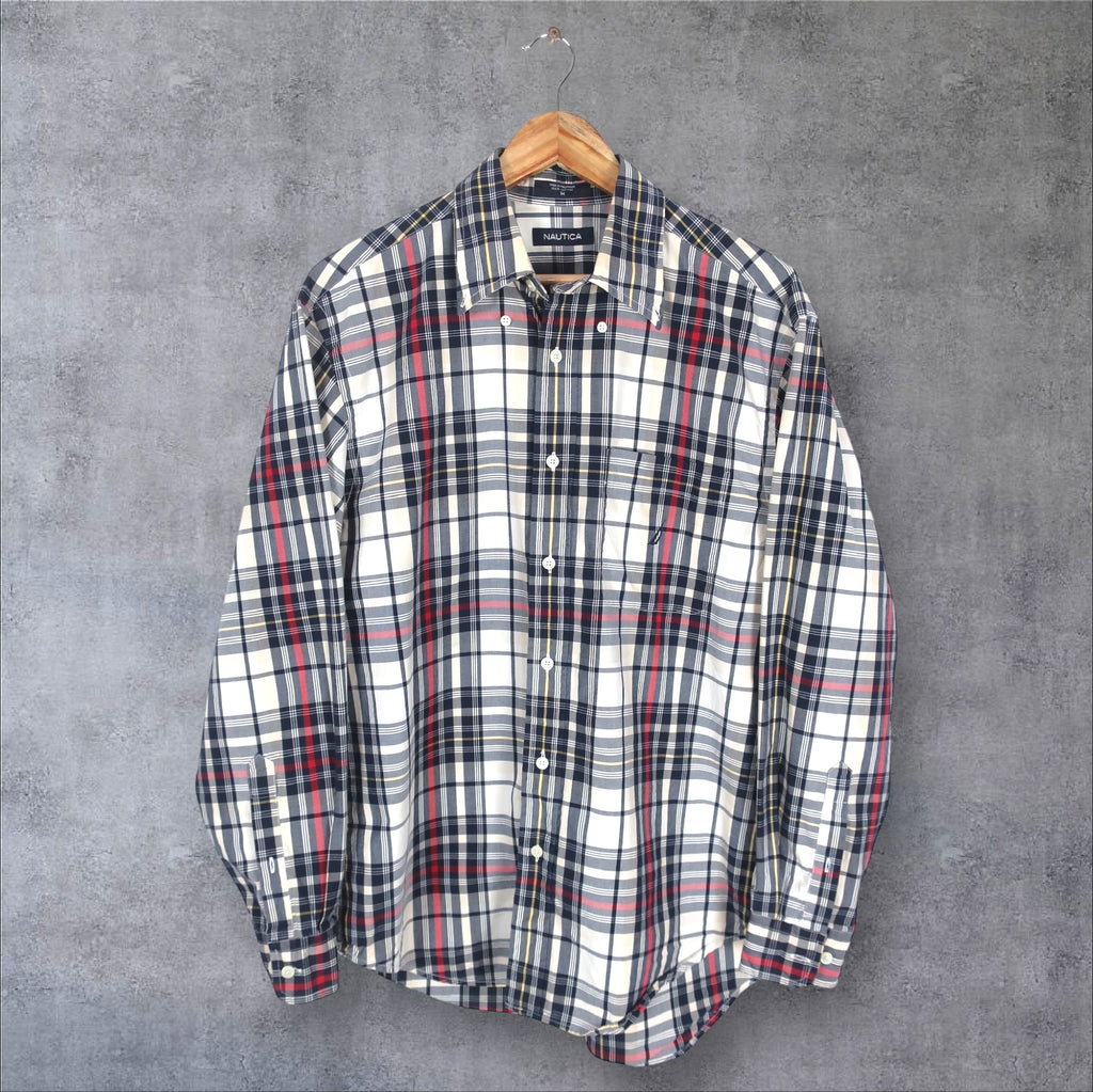 VINTAGE LONG-SLEEVE NAUTICA BUTTON-UP SHIRT - M