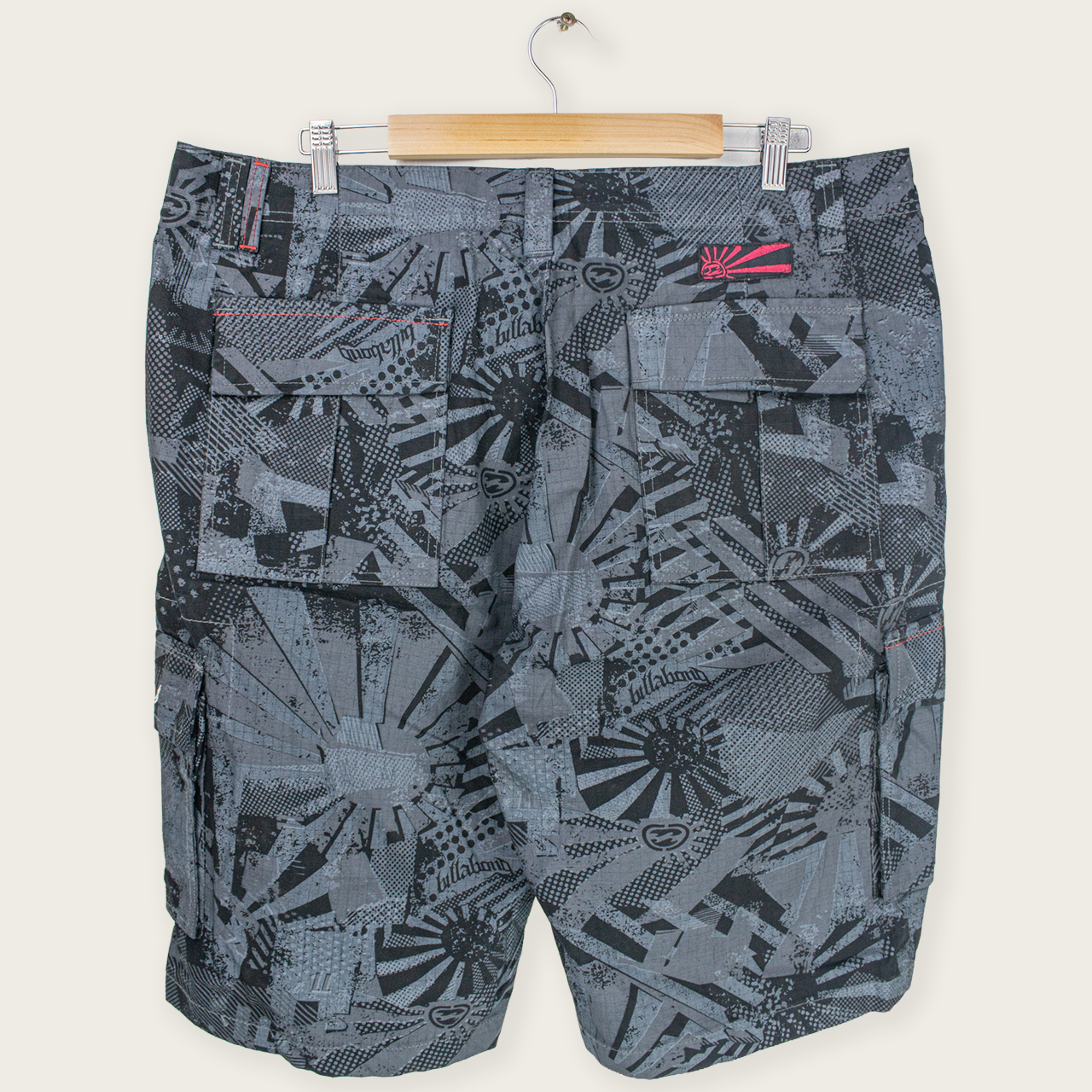 VINTAGE BILLABONG CARGO SHORTS - 38"