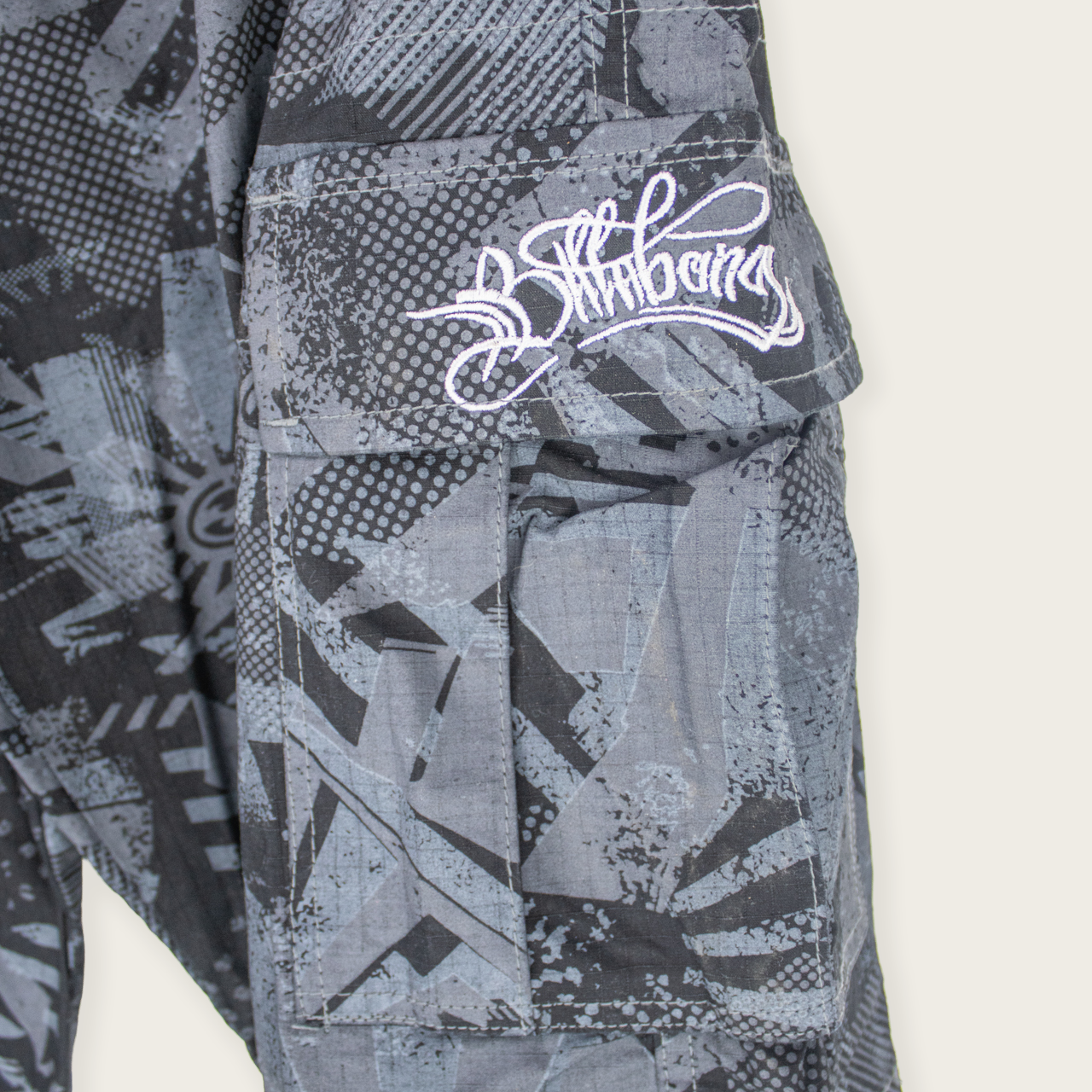 VINTAGE BILLABONG CARGO SHORTS - 38"