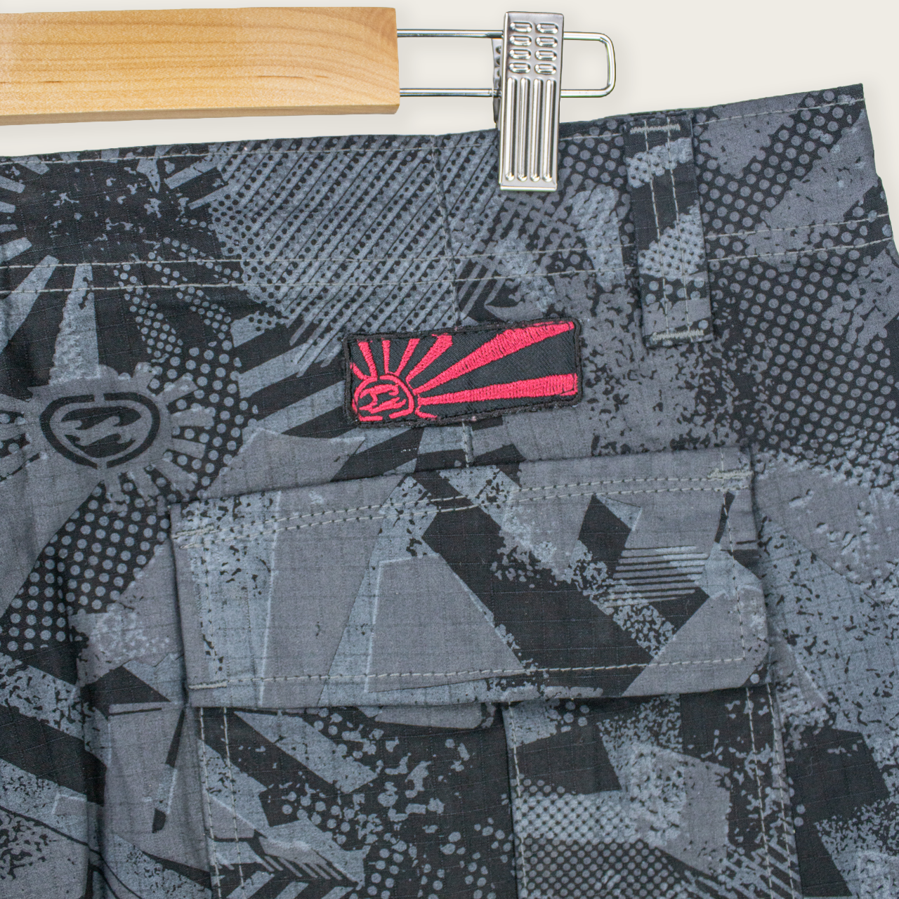 VINTAGE BILLABONG CARGO SHORTS - 38"