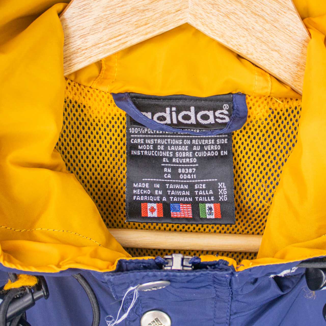 VINTAGE ADIDAS JACKET - XL