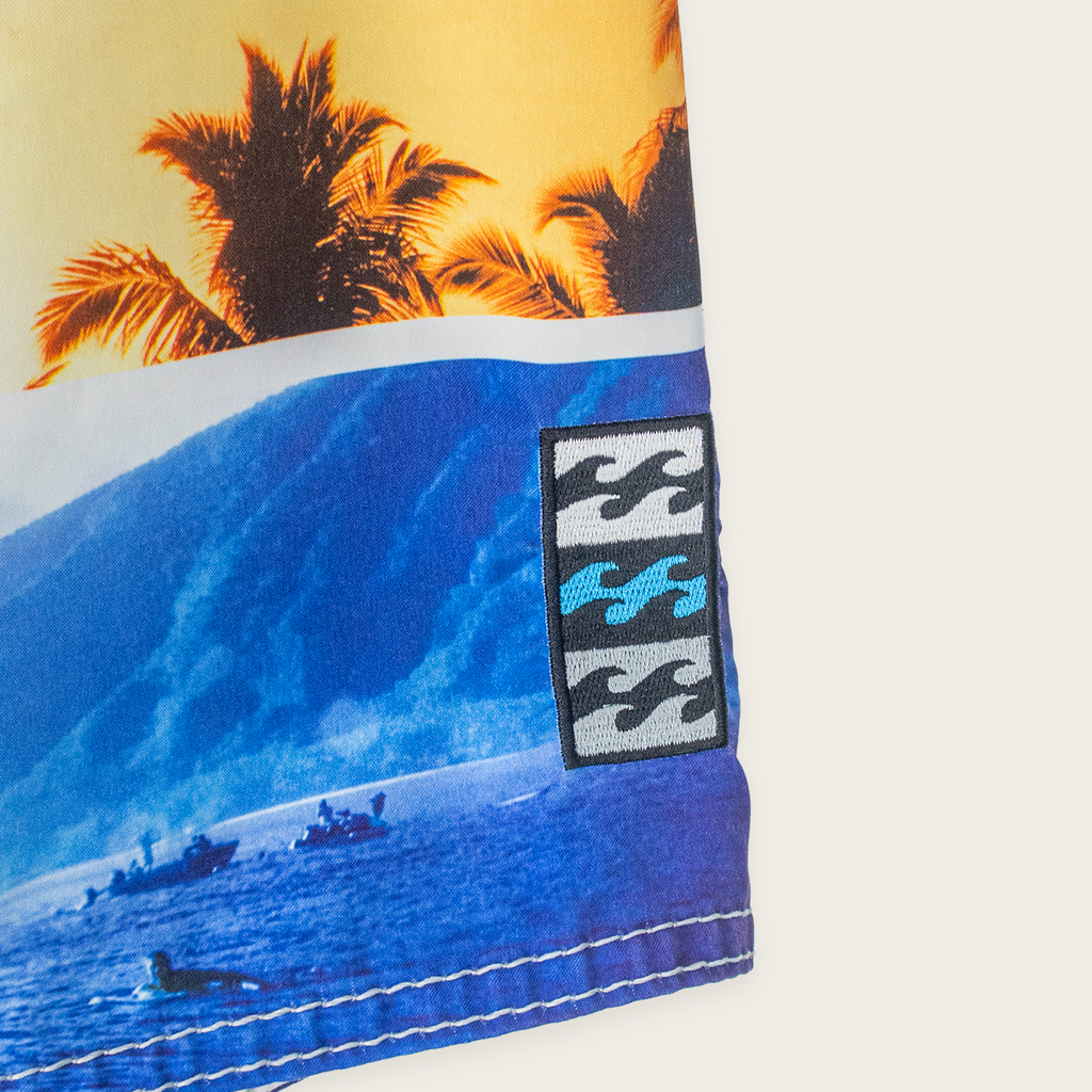 00's BILLABONG BOARD SHORTS - 34"