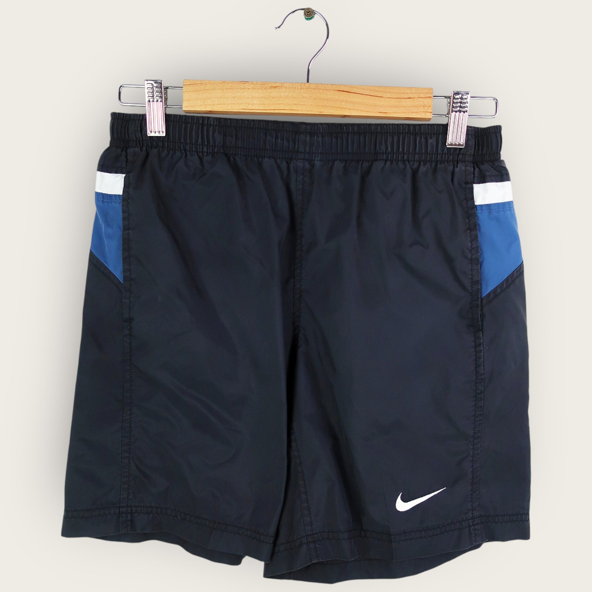 VINTAGE NIKE TRACK SHORTS - M