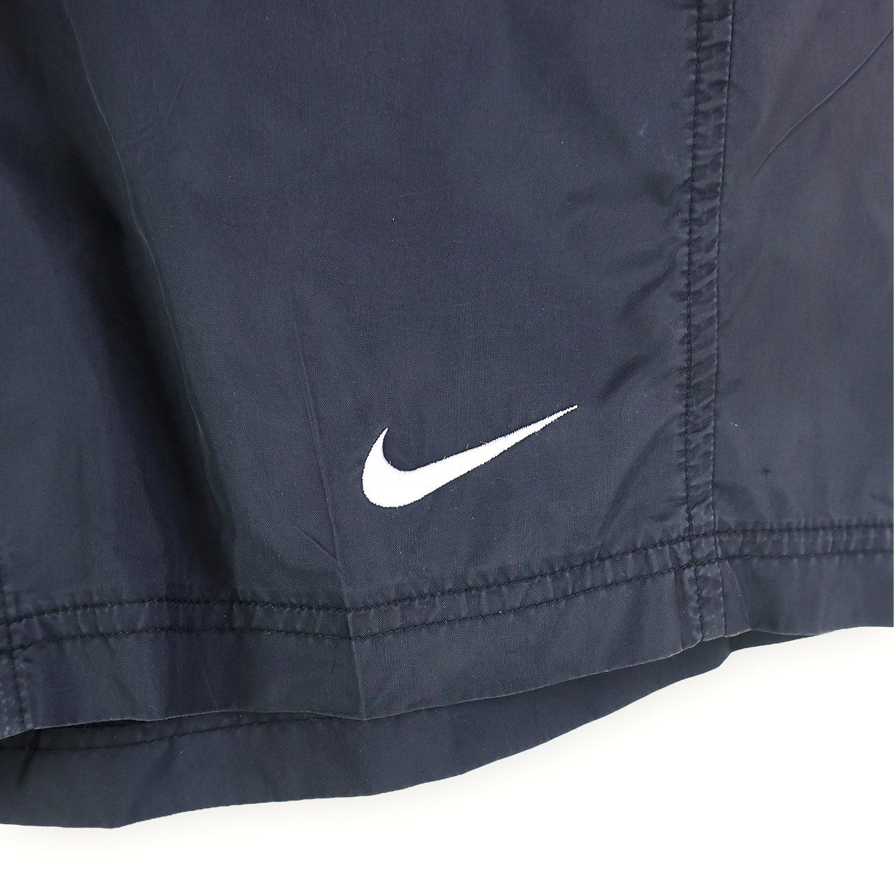 VINTAGE NIKE TRACK SHORTS - M