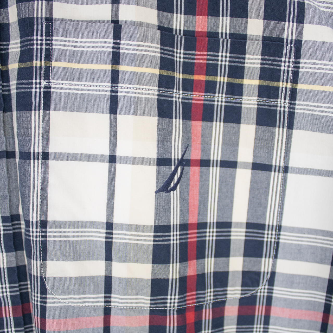 VINTAGE LONG-SLEEVE NAUTICA BUTTON-UP SHIRT - M