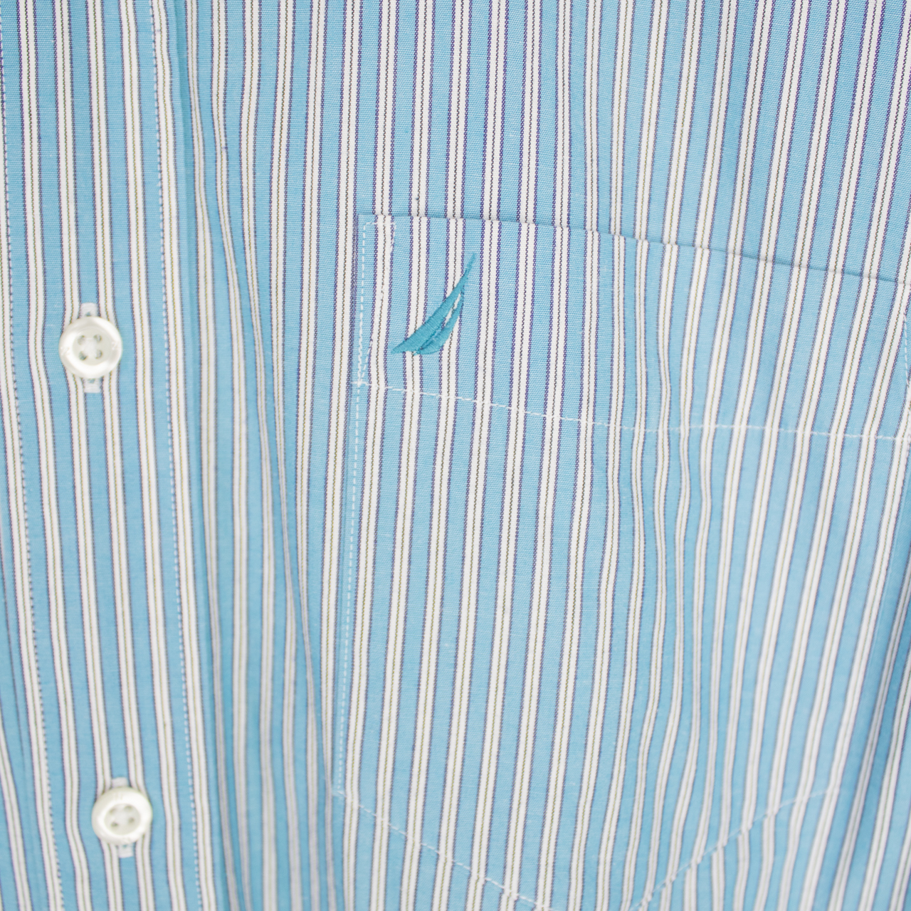 VINTAGE LONG-SLEEVE NAUTICA BUTTON-UP SHIRT - M