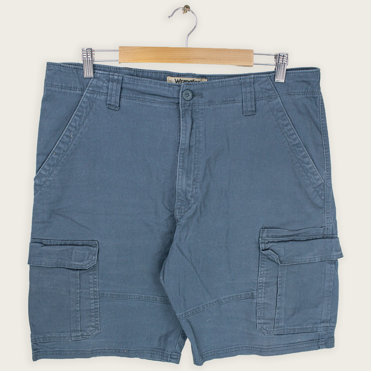 VINTAGE WRANGLER CARGO SHORTS - 36"