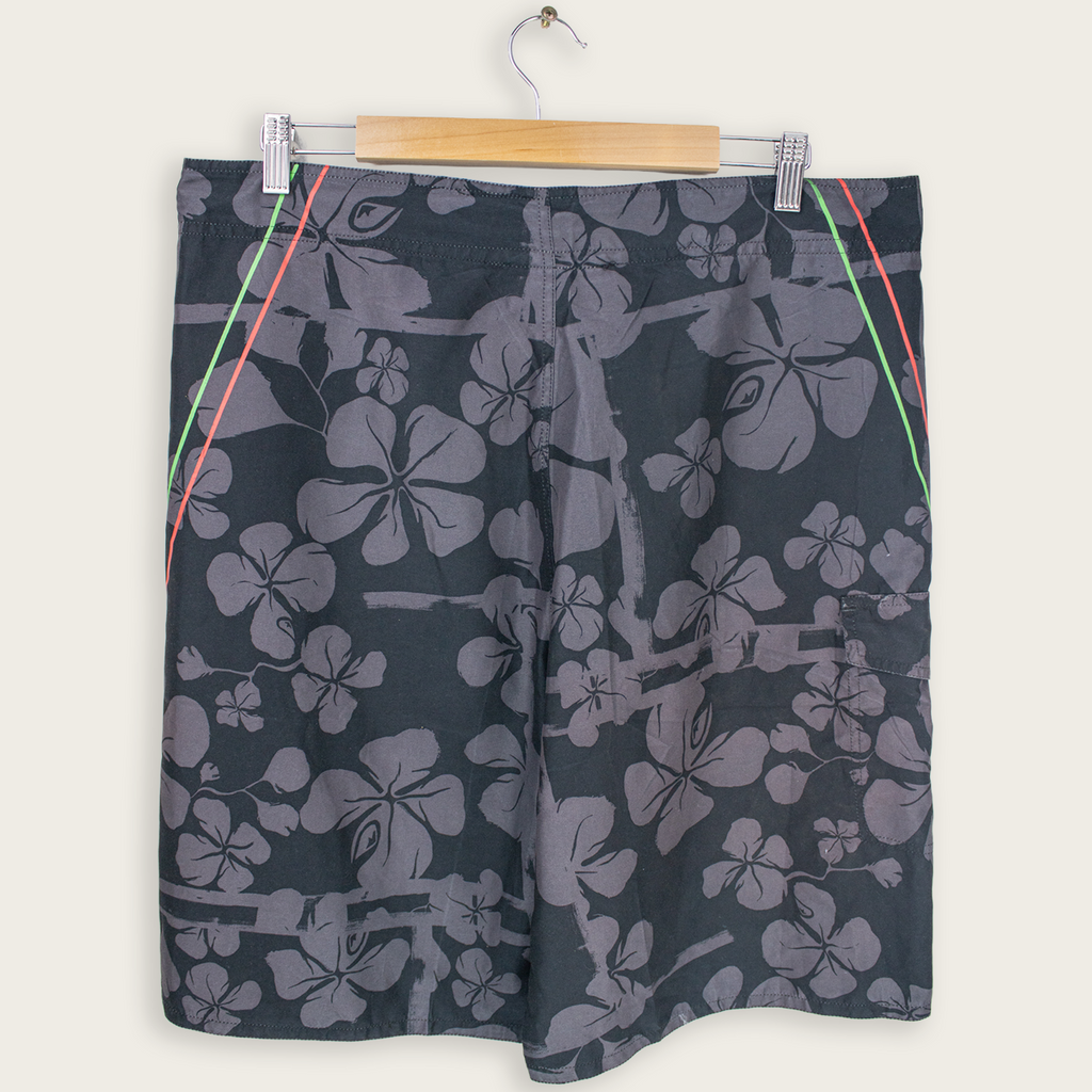 00's QUIKSILVER BOARD SHORTS - 38”