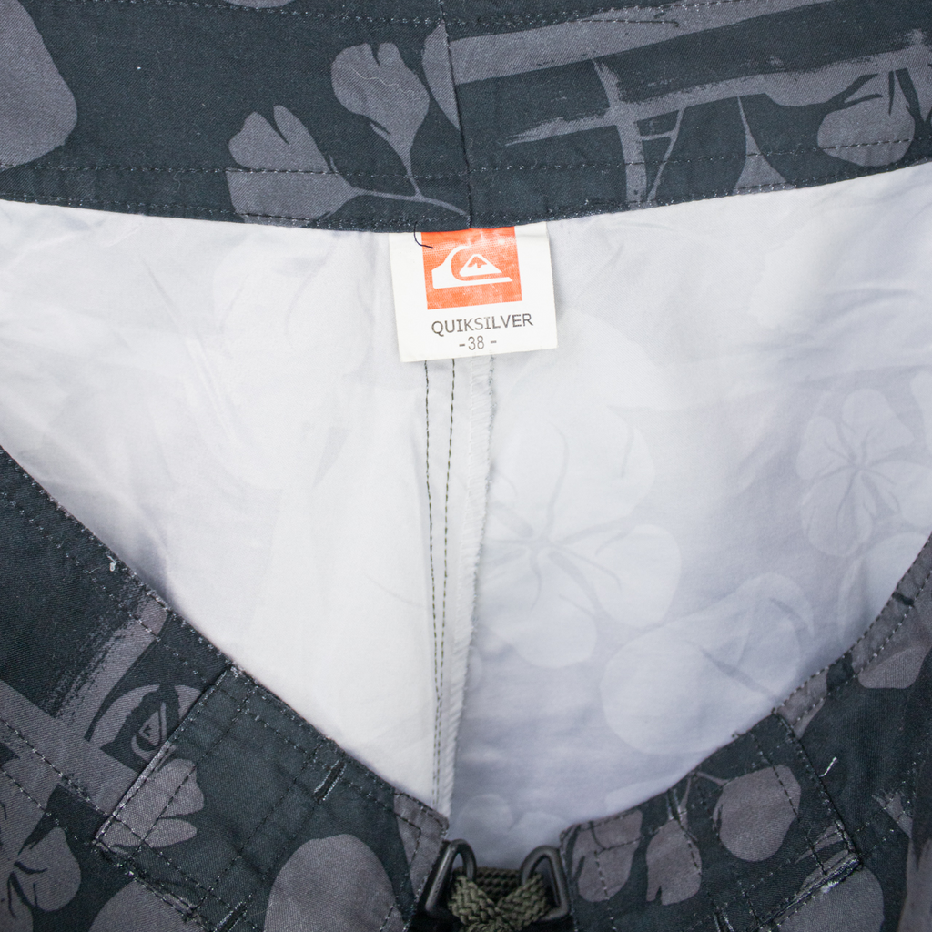 00's QUIKSILVER BOARD SHORTS - 38”
