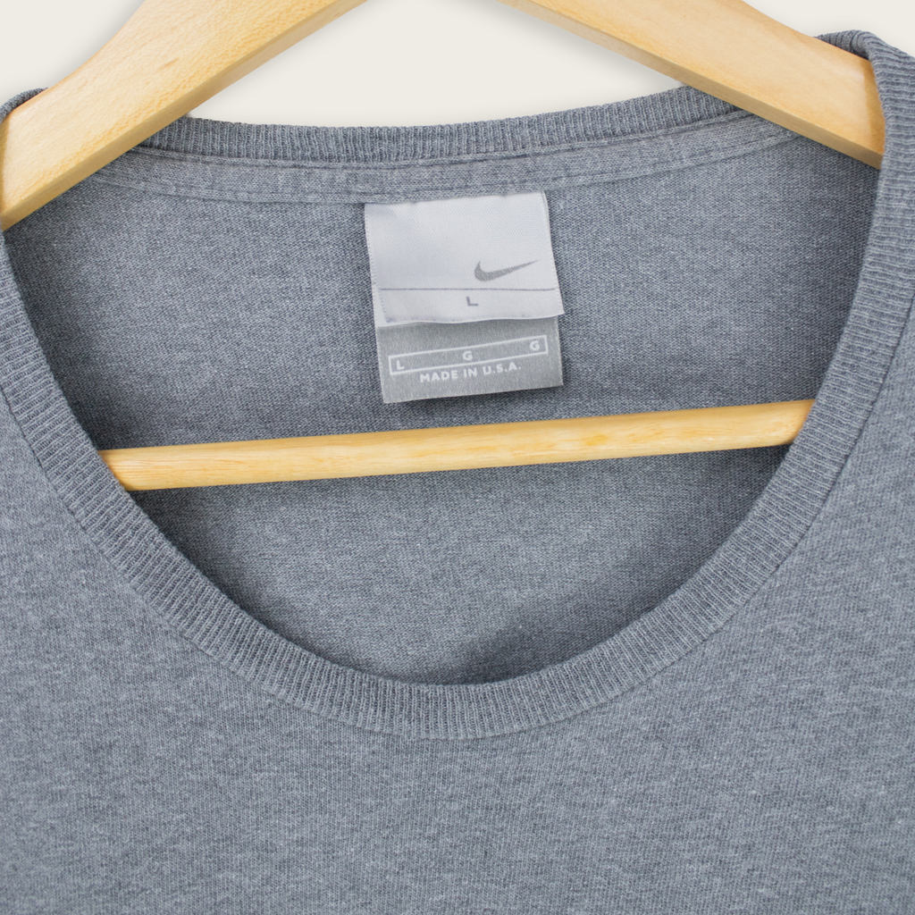 VINTAGE NIKE T-SHIRT - L