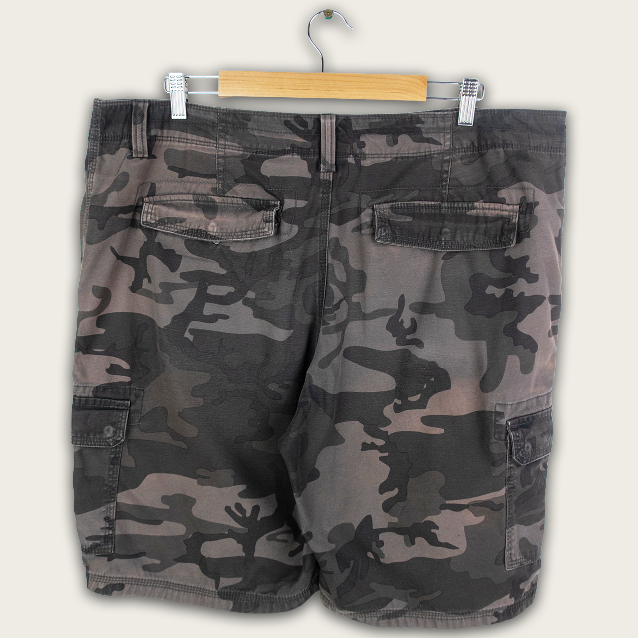 VINTAGE BAGGY CAMO CARGO SHORTS - 40"