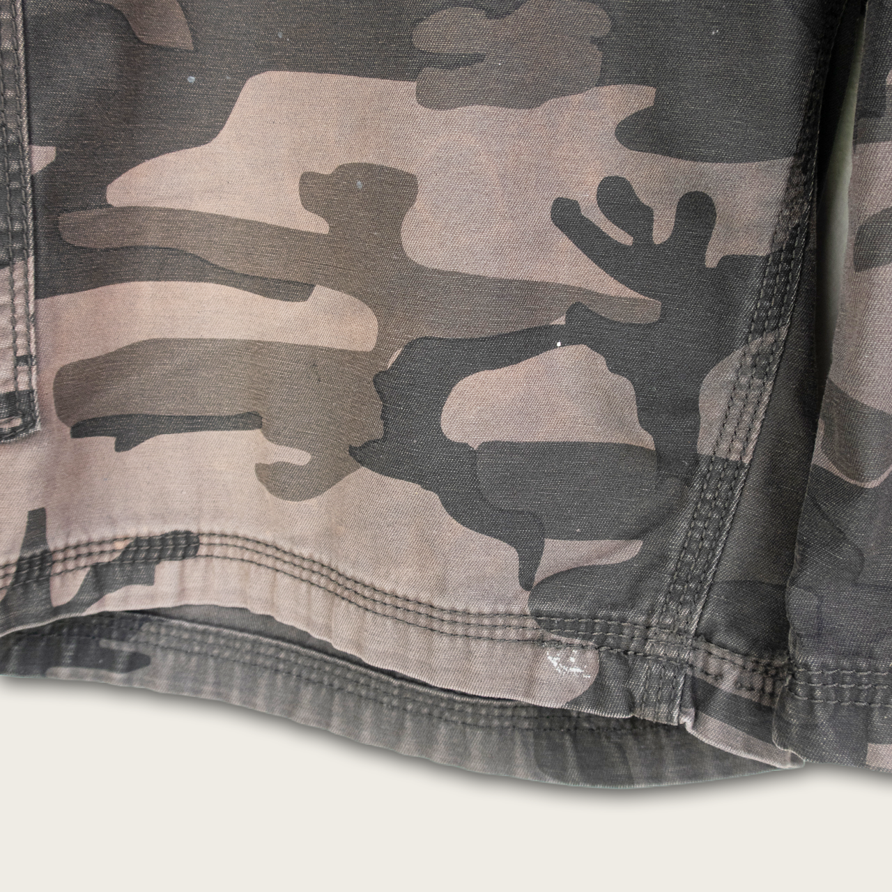 VINTAGE BAGGY CAMO CARGO SHORTS - 40"