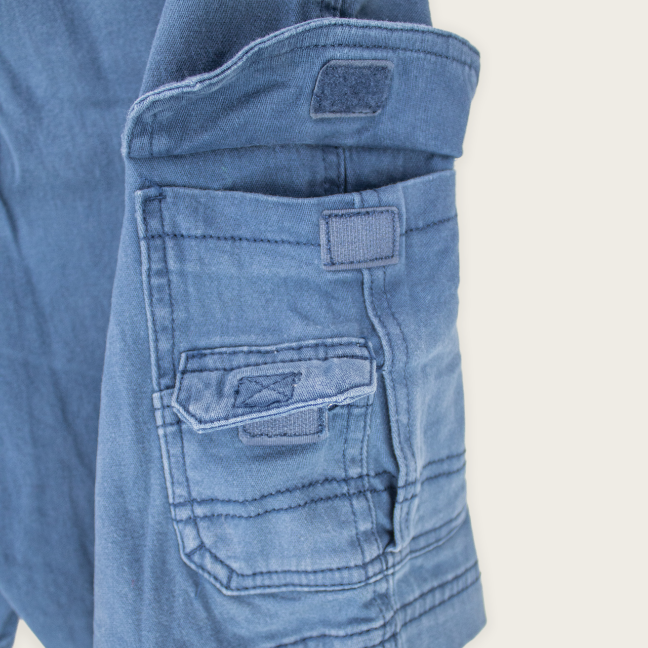 VINTAGE CHAPS CARGO SHORTS - 32"