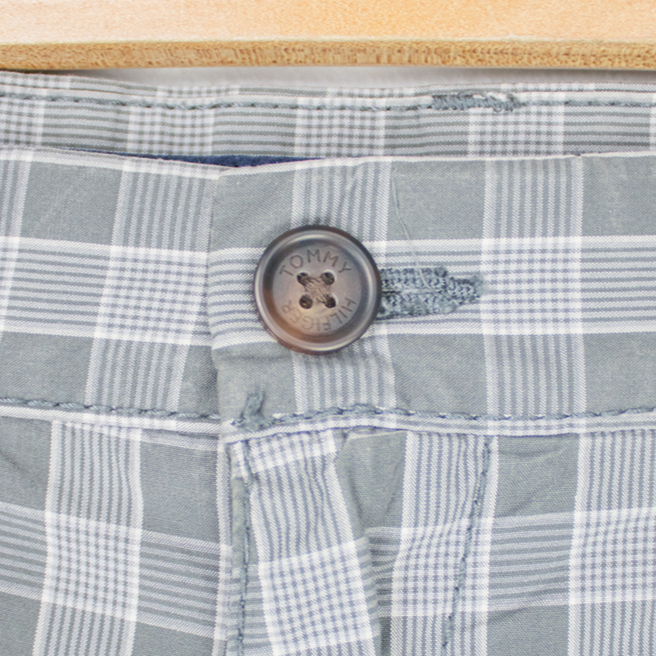 VINTAGE TOMMY HILFIGER SHORTS - 38"