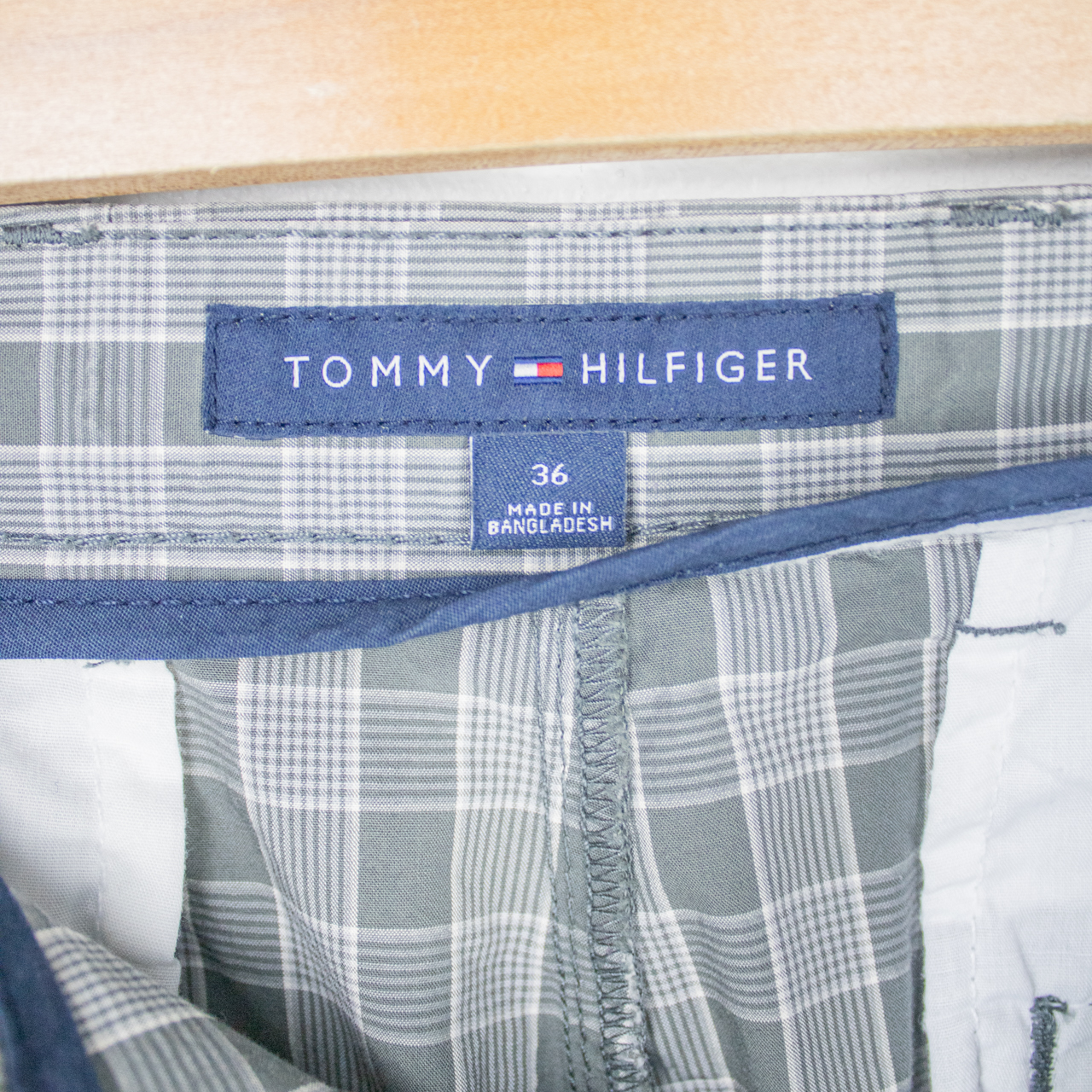 VINTAGE TOMMY HILFIGER SHORTS - 38"