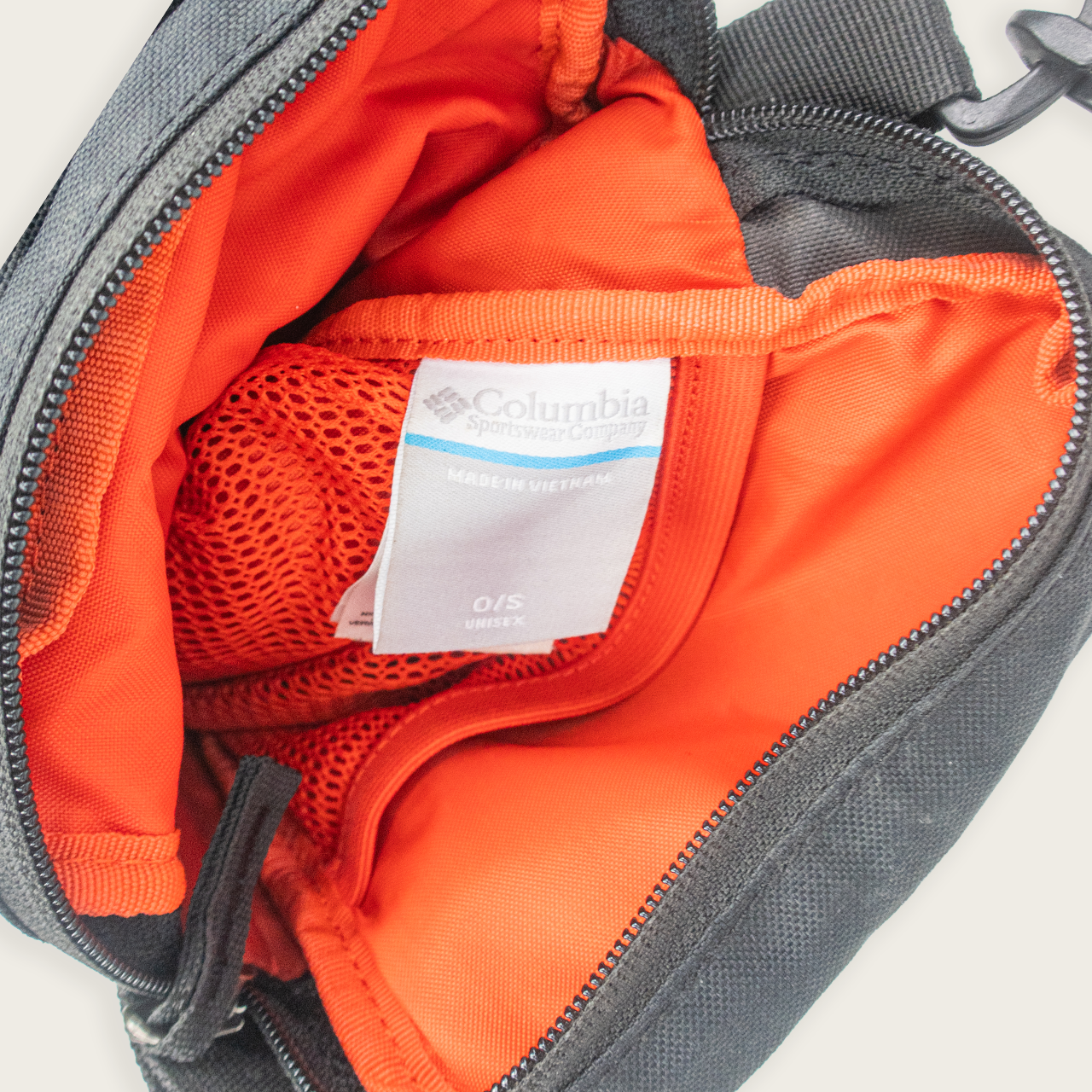 VINTAGE COLUMBIA BAG