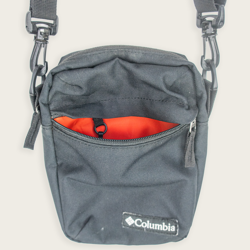 VINTAGE COLUMBIA BAG