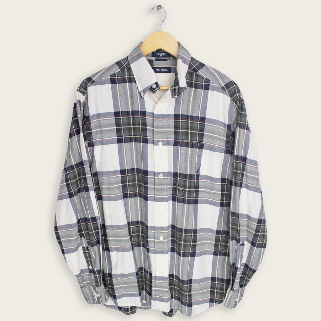 VINTAGE LONG-SLEEVE NAUTICA BUTTON-UP SHIRT - M