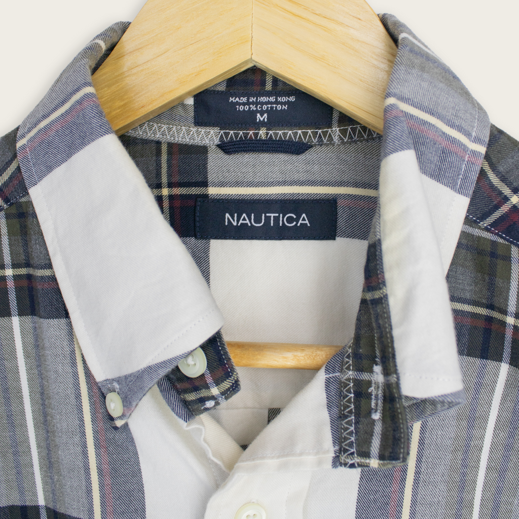 VINTAGE LONG-SLEEVE NAUTICA BUTTON-UP SHIRT - M