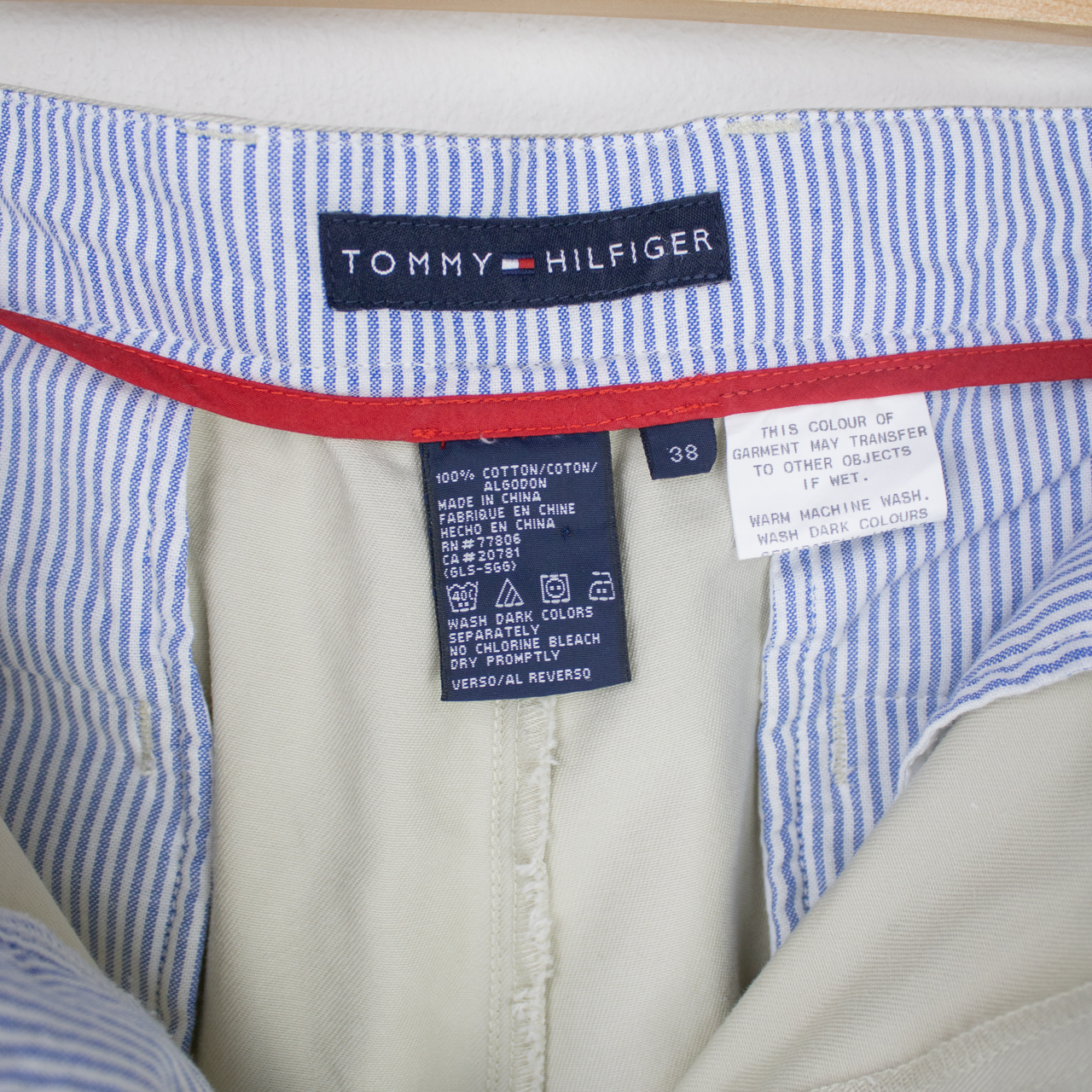 VINTAGE TOMMY HILFIGER PLEATED SHORTS - 38"
