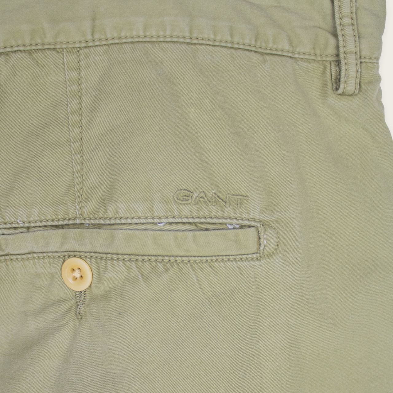 VINTAGE GANT SHORTS - 42"