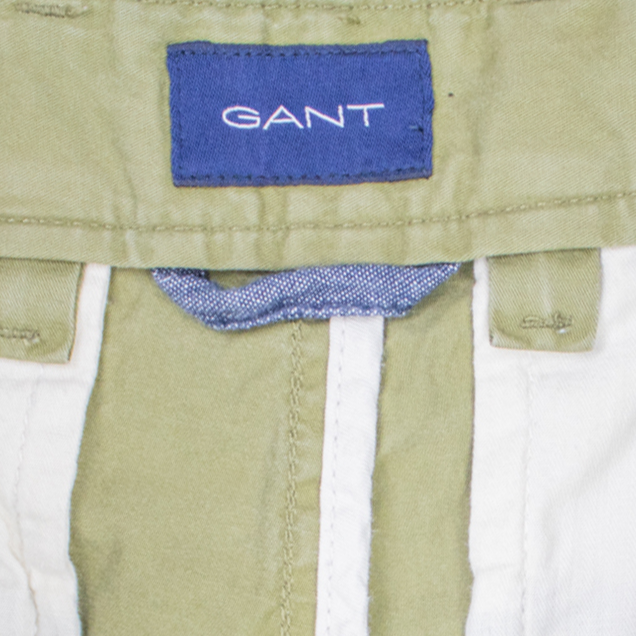 VINTAGE GANT SHORTS - 42"