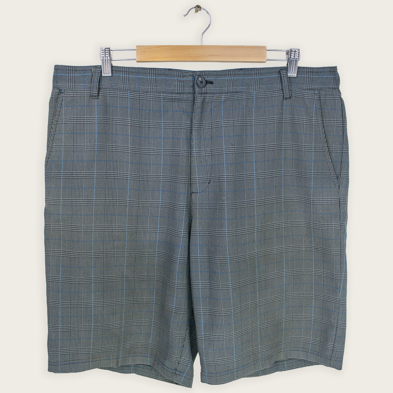 VINTAGE ADIDAS SHORTS - 40"