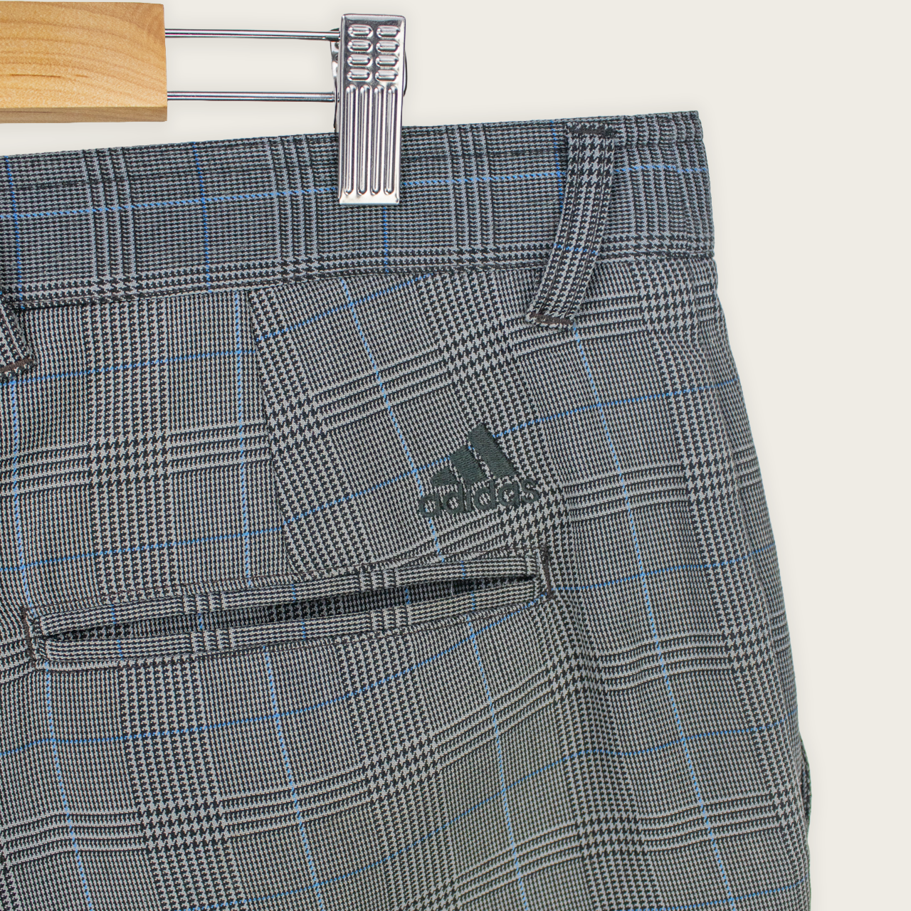 VINTAGE ADIDAS SHORTS - 40"