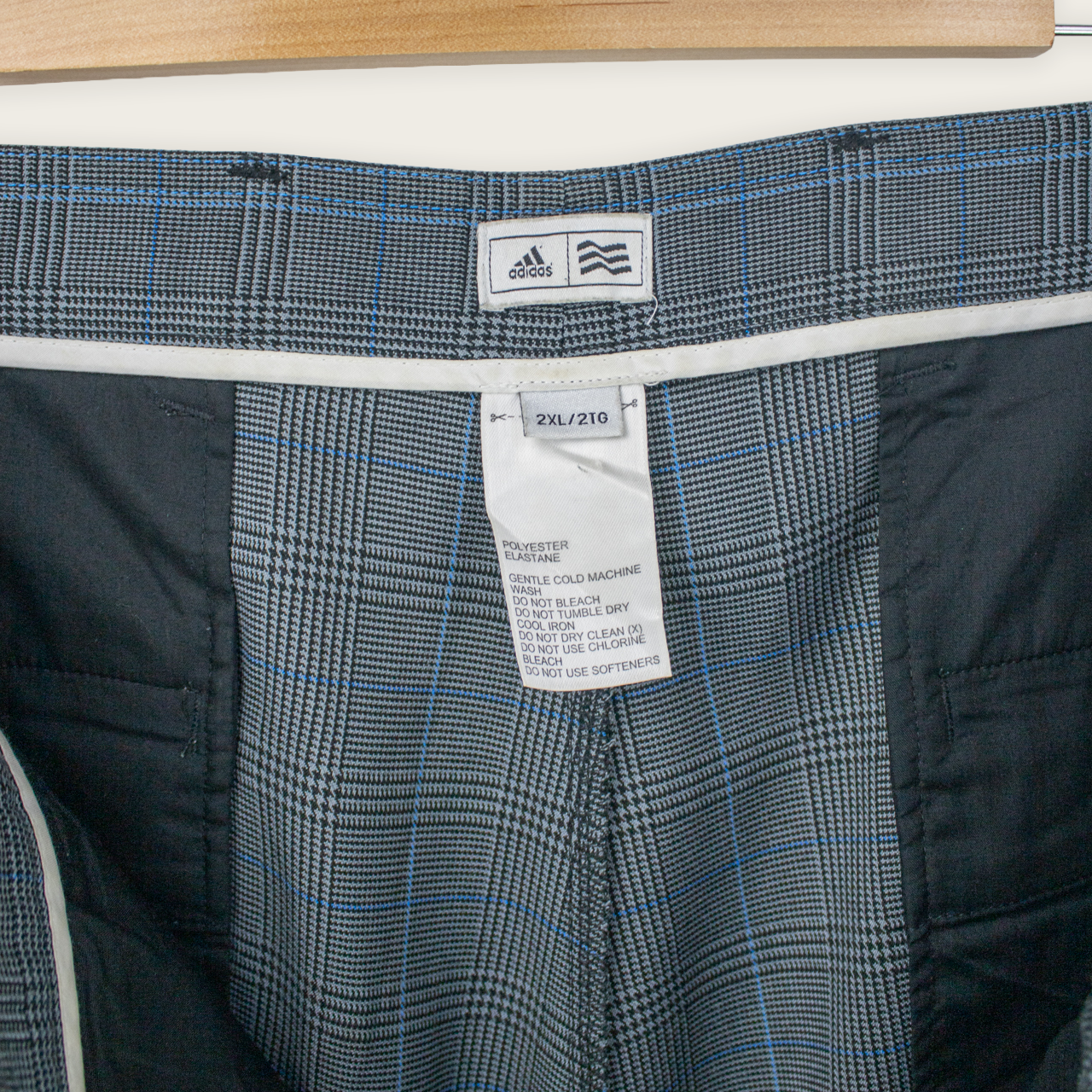 VINTAGE ADIDAS SHORTS - 40"