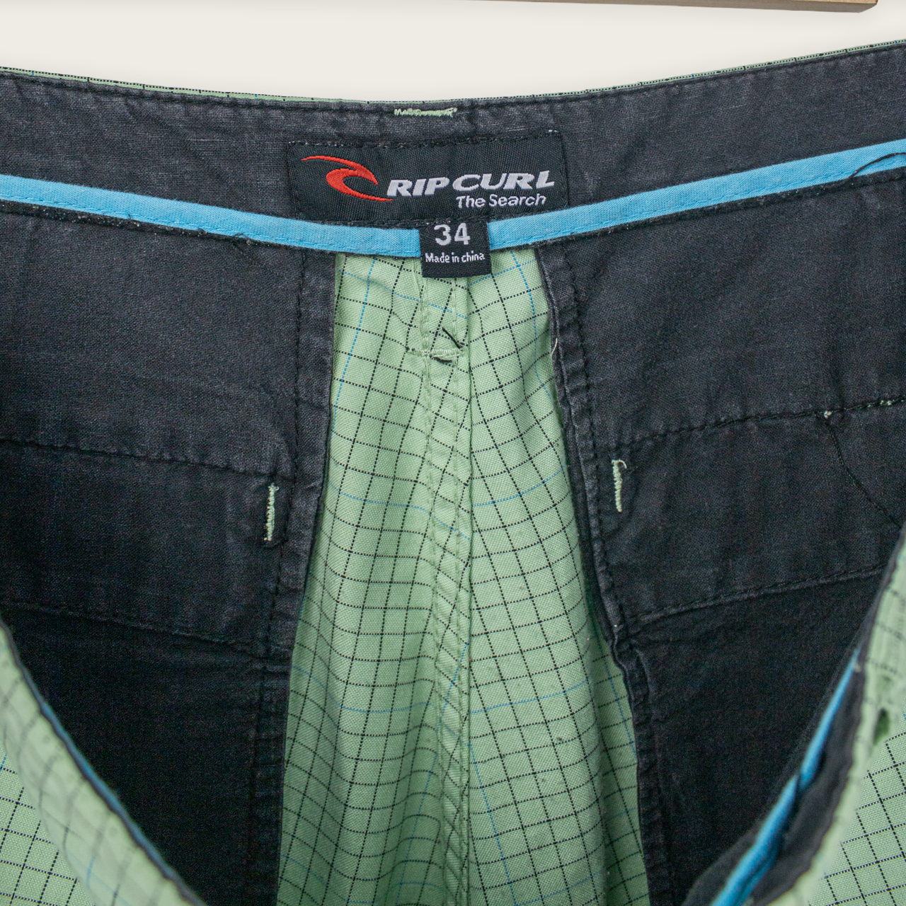VINTAGE RIPCURL SHORTS - 34"