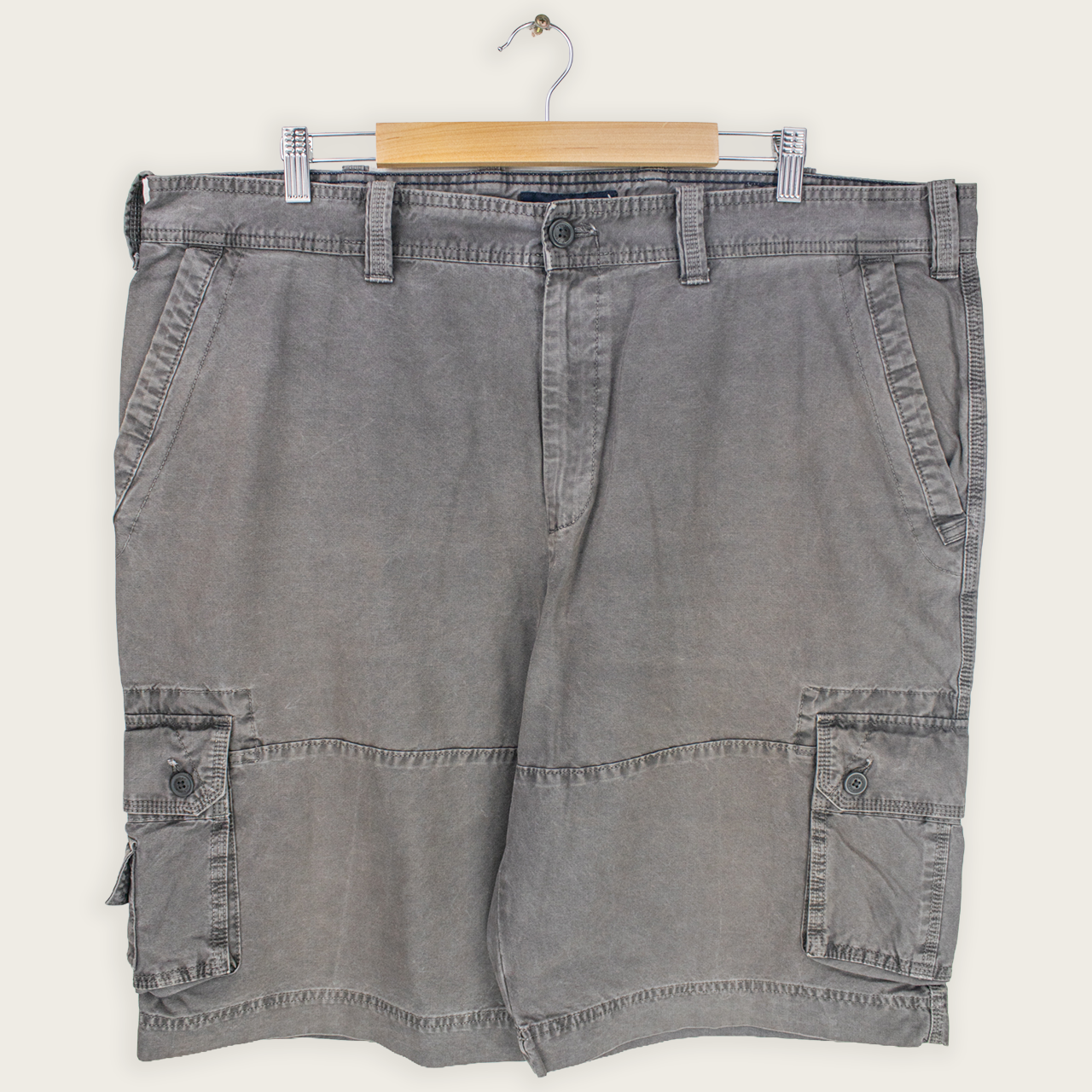 VINTAGE TOMMY HILFIGER CARGO SHORTS - 42"