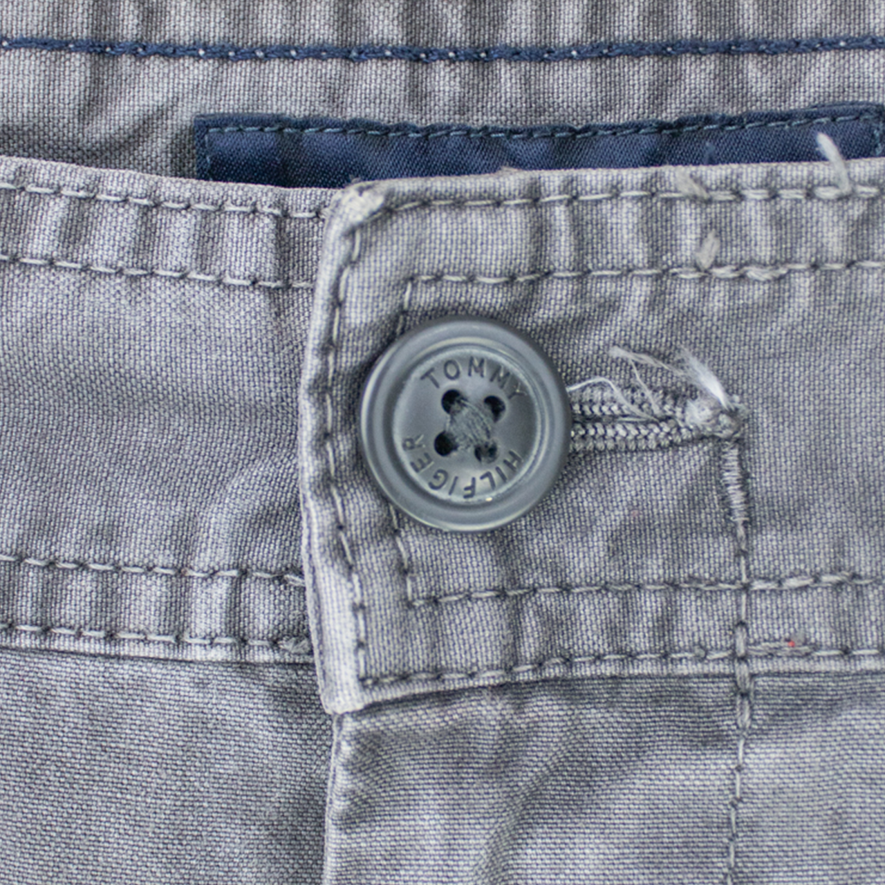 VINTAGE TOMMY HILFIGER CARGO SHORTS - 42"