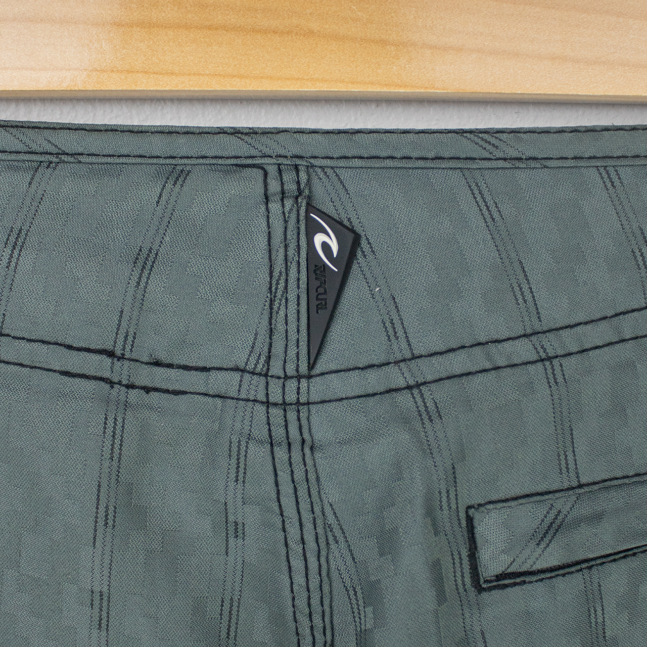 VINTAGE RIPCURL BOARD SHORTS - 34"