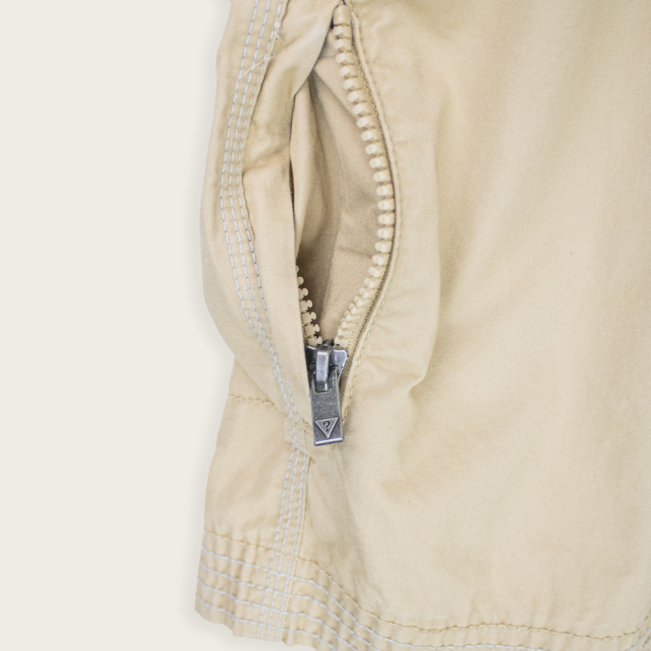 00's GUESS CARGO SHORTS - 40"