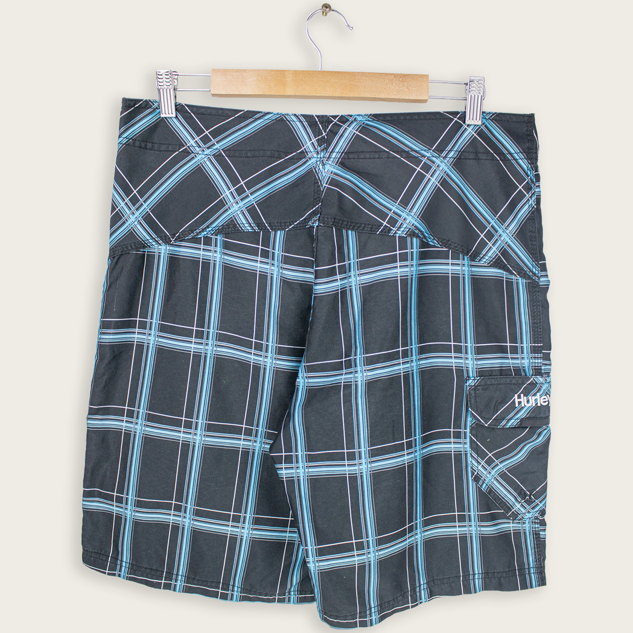 VINTAGE HURLEY BOARD SHORTS - 34"