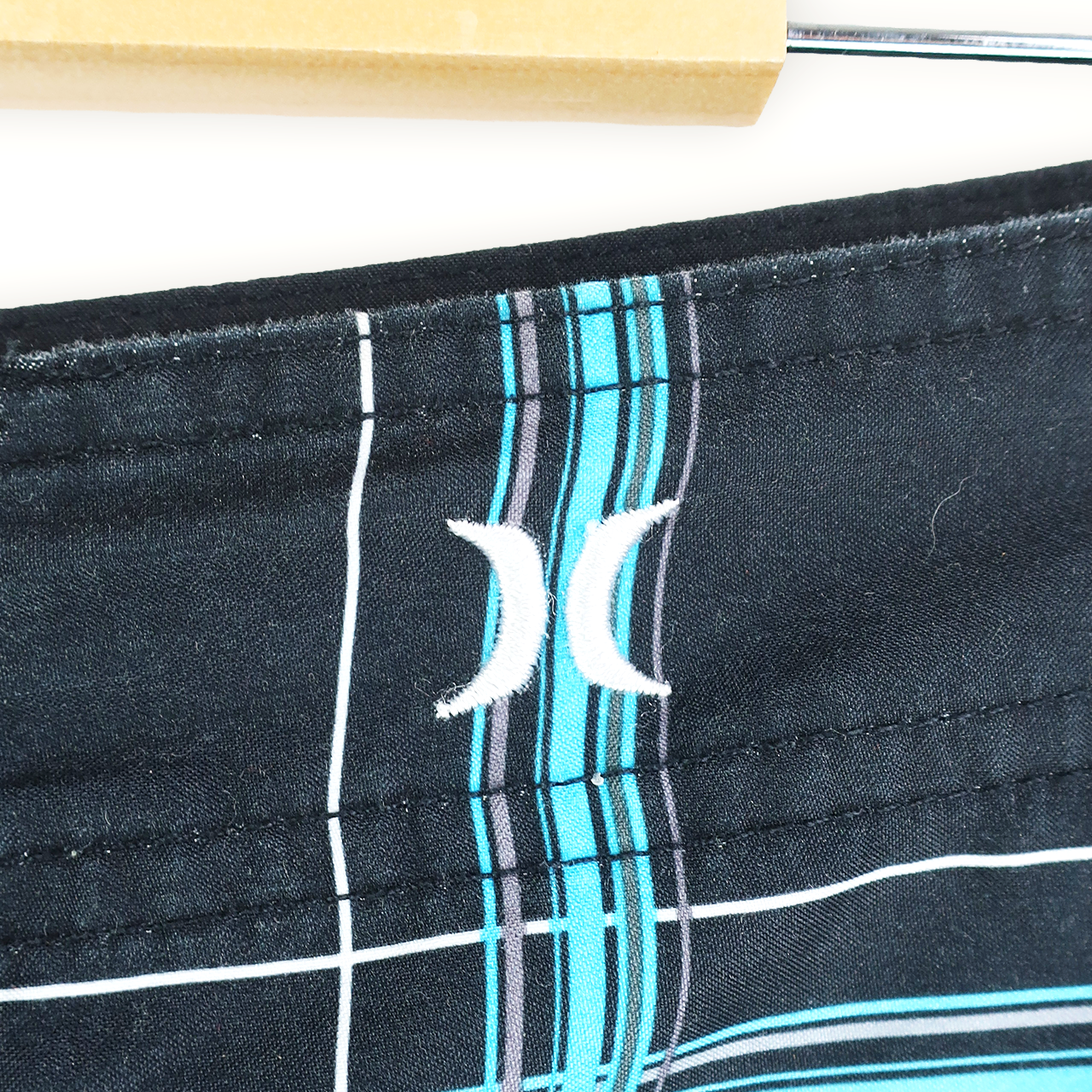 VINTAGE HURLEY BOARD SHORTS - 34"