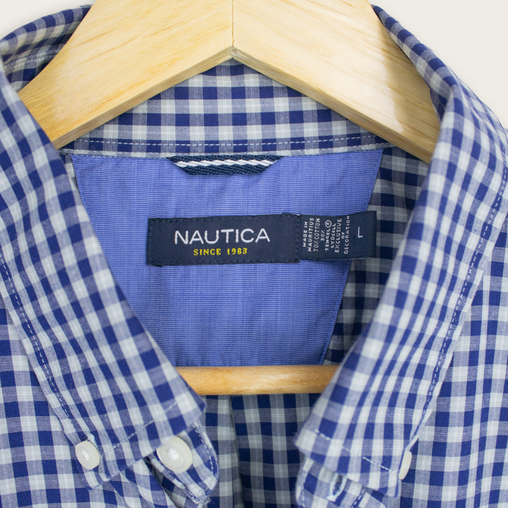 VINTAGE LONG-SLEEVE NAUTICA BUTTON-UP SHIRT - L