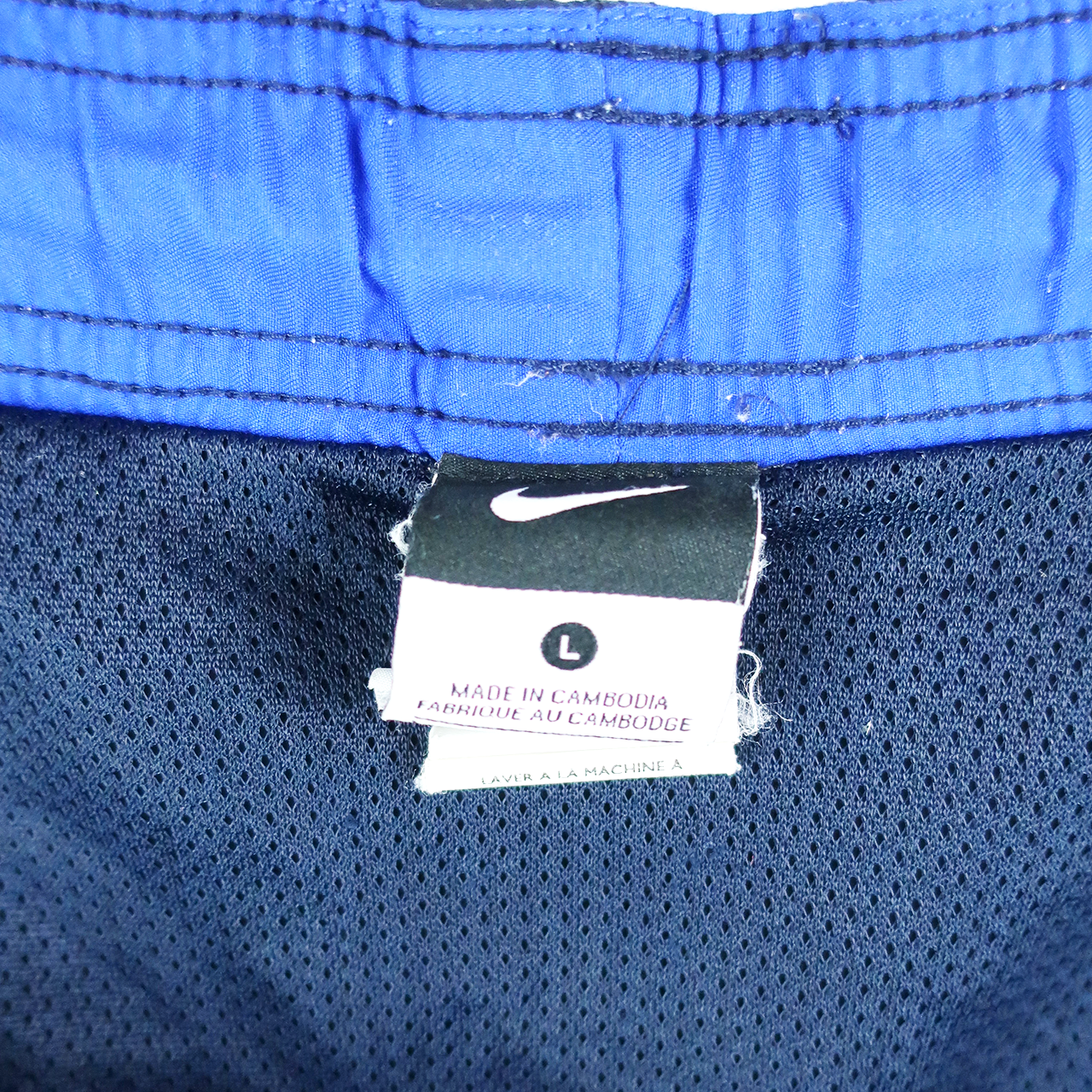 VINTAGE NIKE SHORTS - L