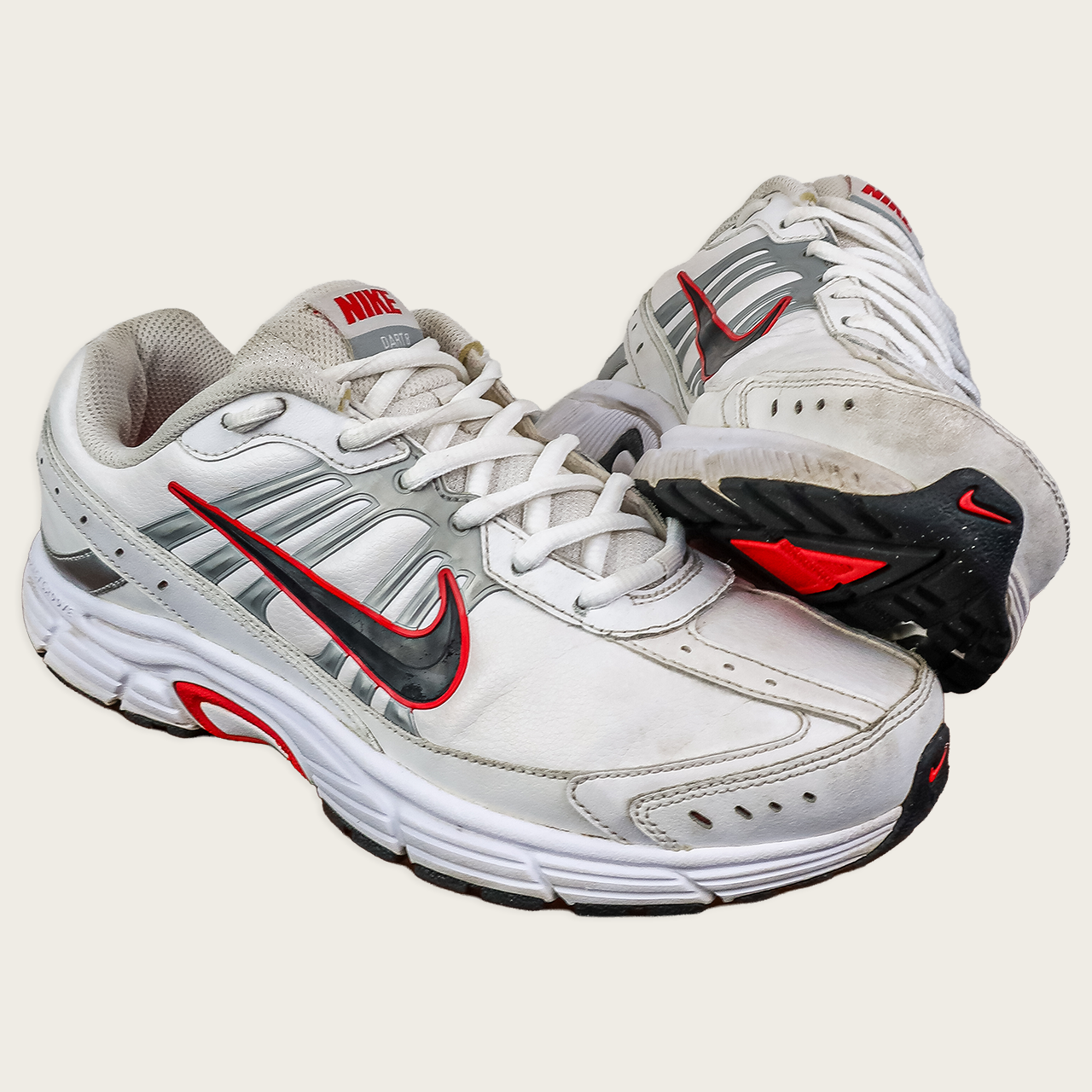 Men's 2011 White/Red NIKE Dart 8 Running Shoes – US 9.5